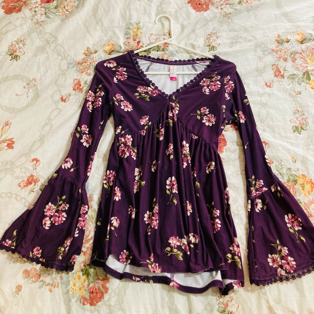 Bell sleeve floral top